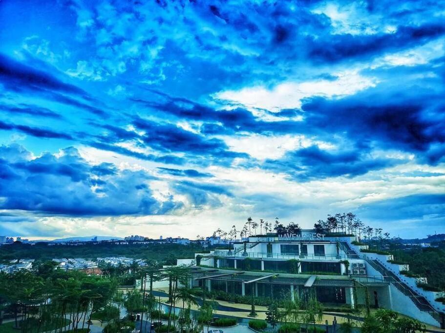 Apartment Monic Staycation #green Haven Near Senibong&regency *