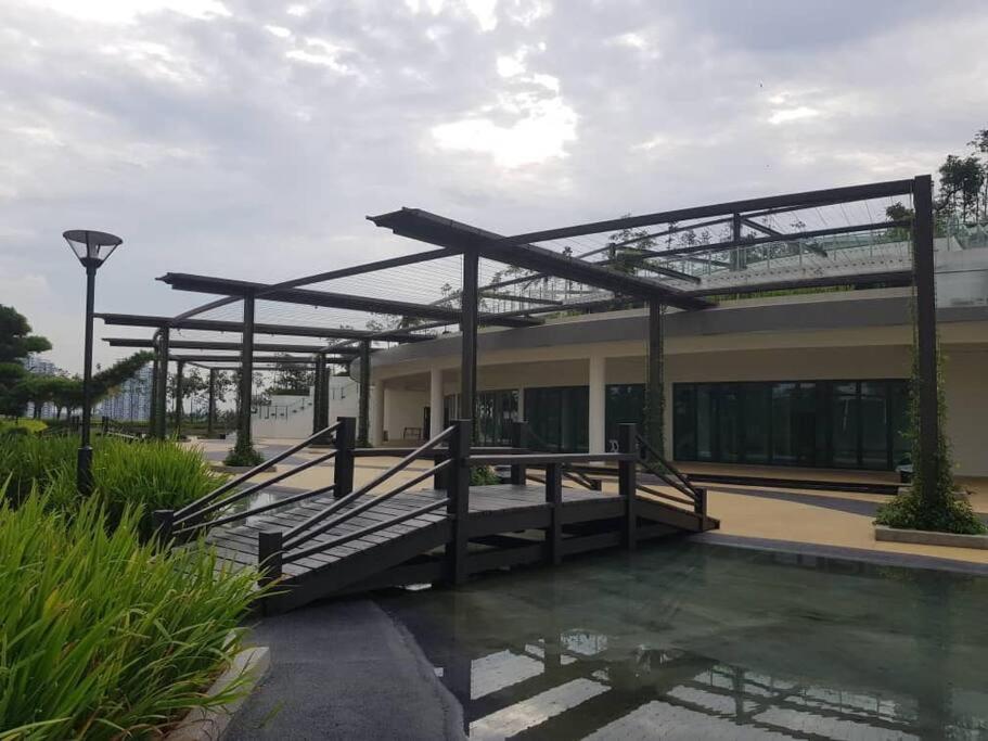 Apartment Monic Staycation #green Haven Near Senibong&regency