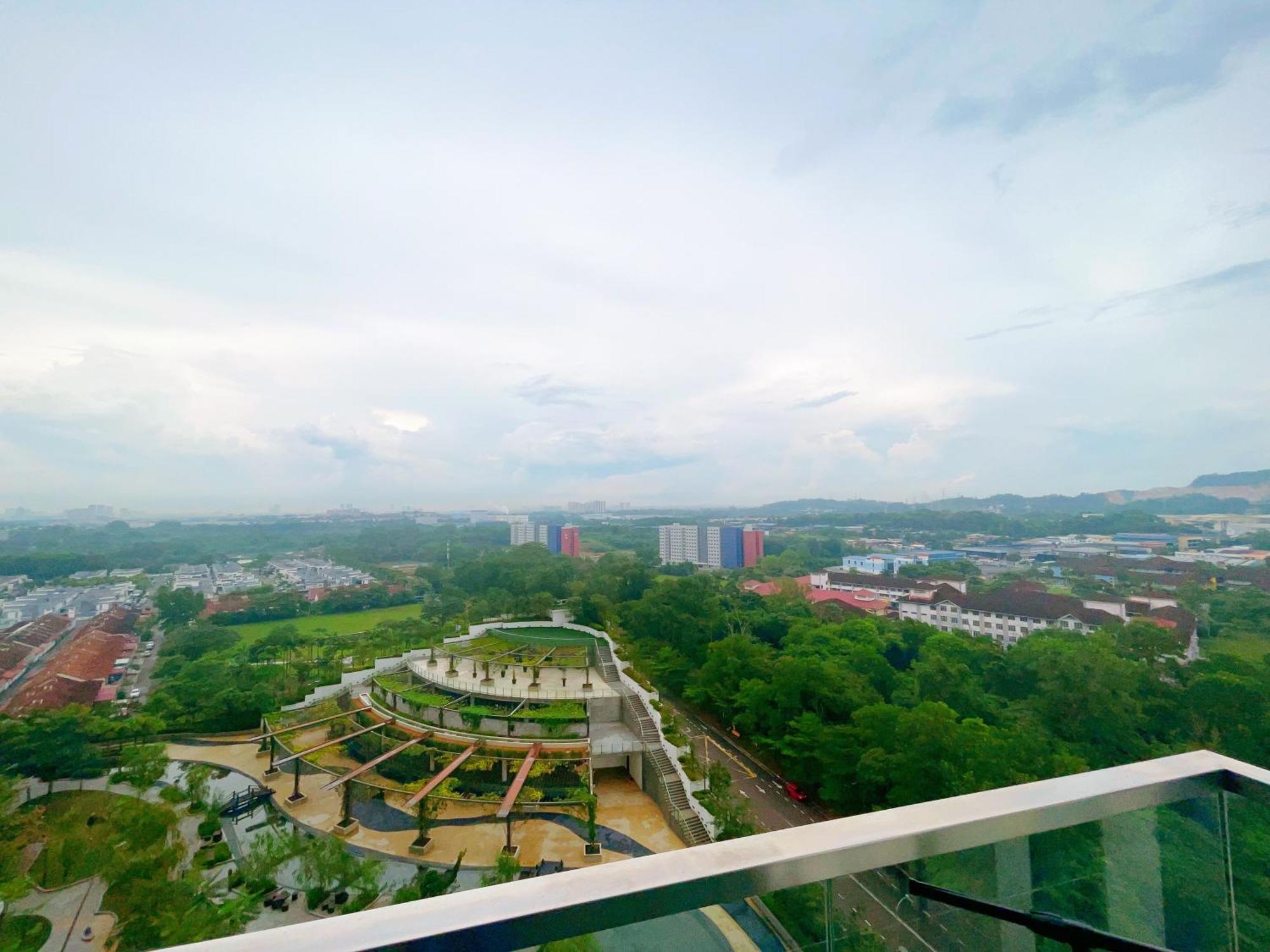 Monic Staycation #green Haven Near Senibong&regency Apartment