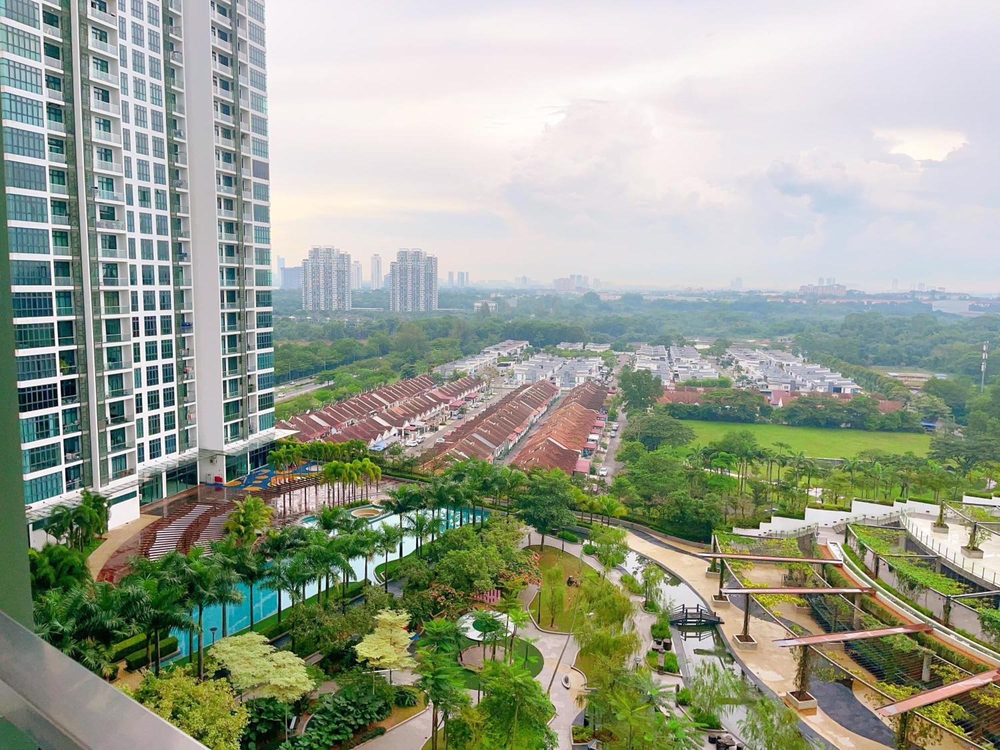 Apartment Monic Staycation #green Haven Near Senibong&regency *