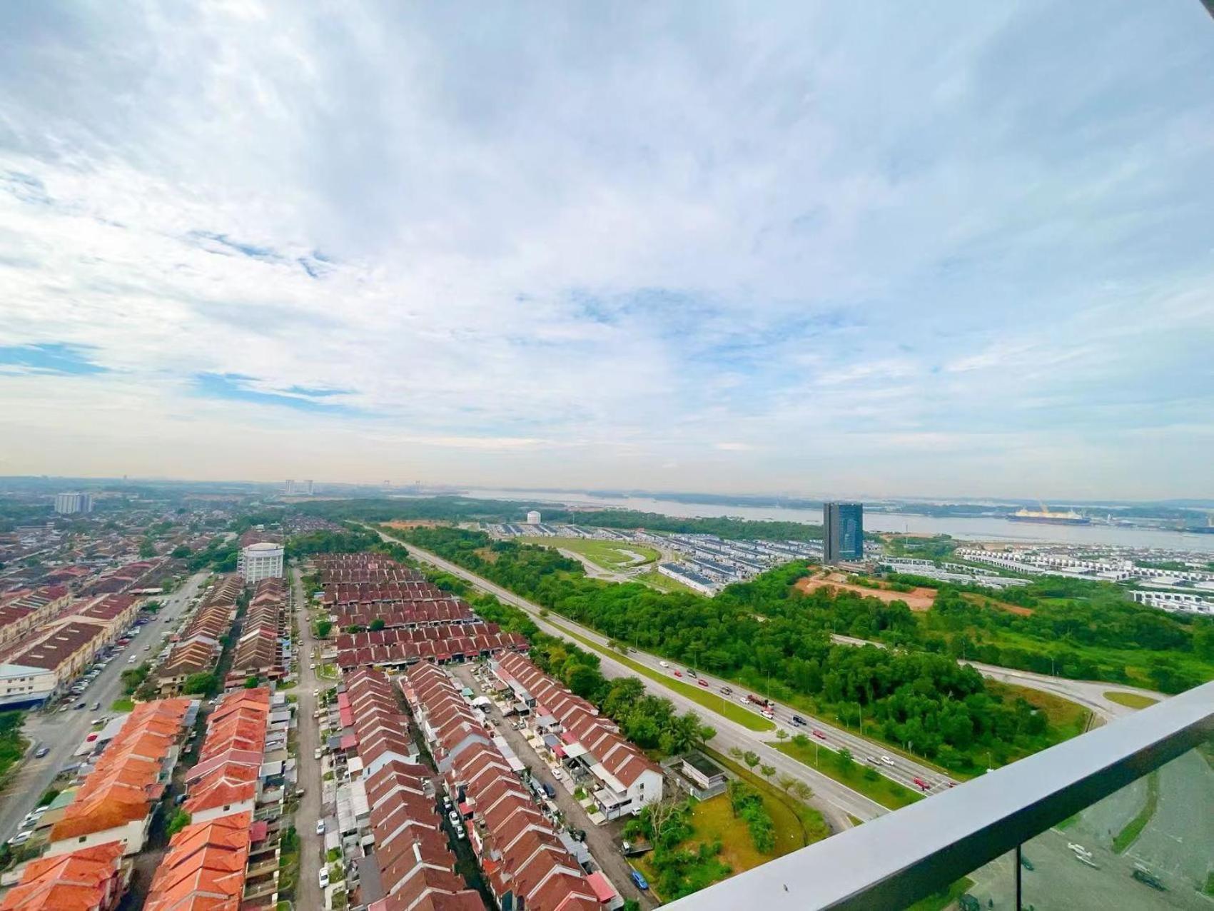 Monic Staycation #green Haven Near Senibong&regency Apartment